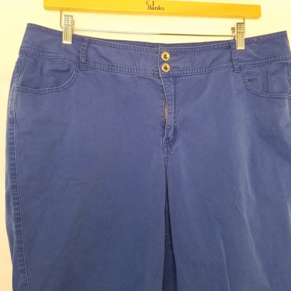 Lane Bryant Women's Cotton Blend Bermuda Shorts Buttons Zipper Pockets Size 18 - Picture 2 of 6